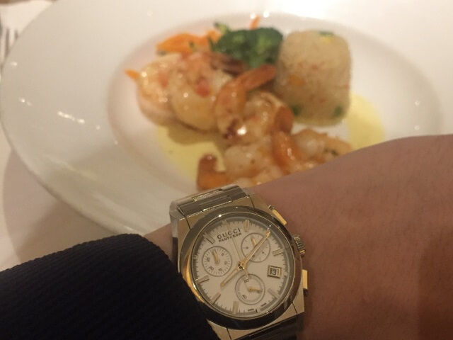 腕時計とディナー